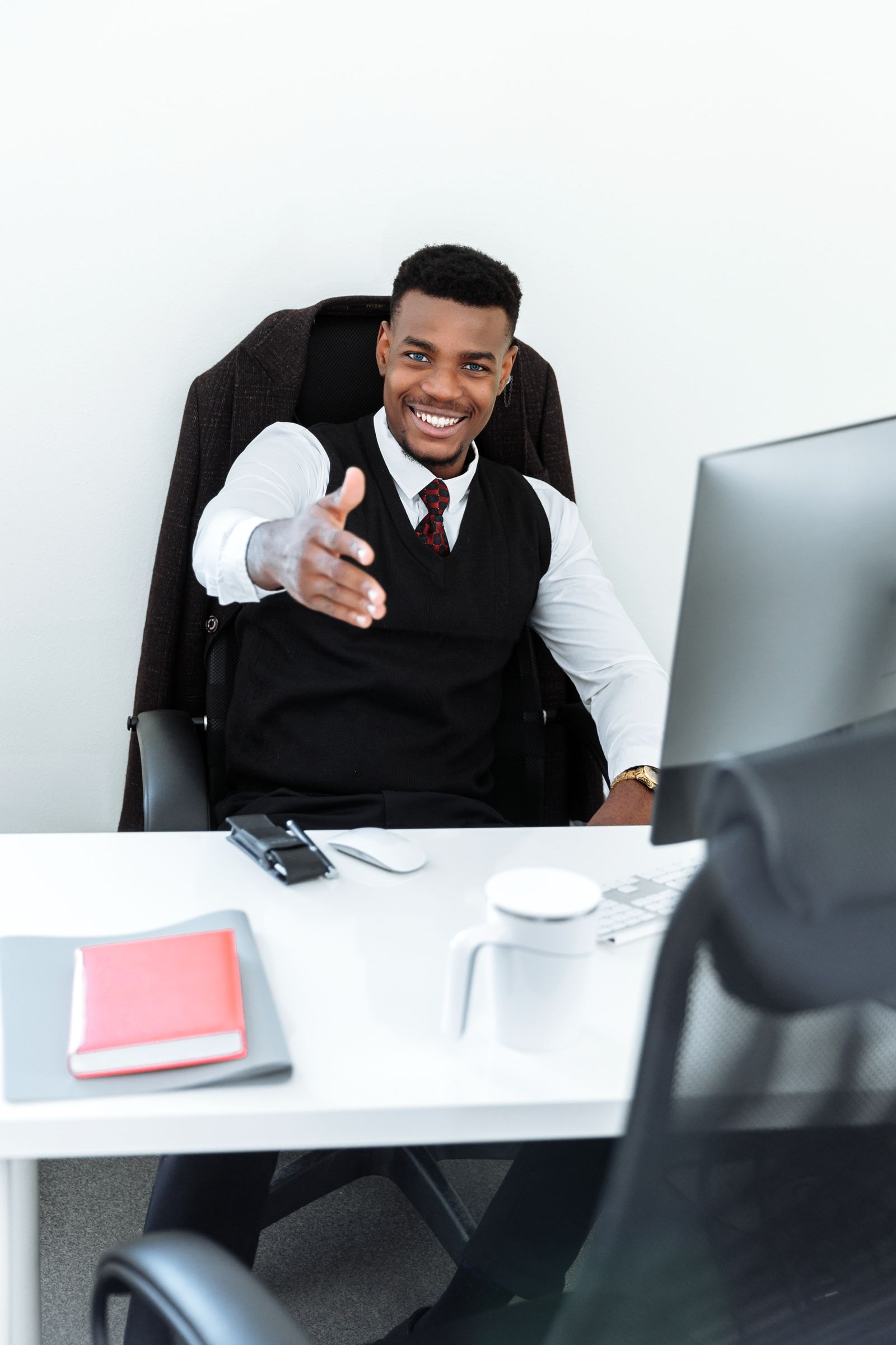 Two business partners closing a deal, tracked in a Takwitek sales pipeline